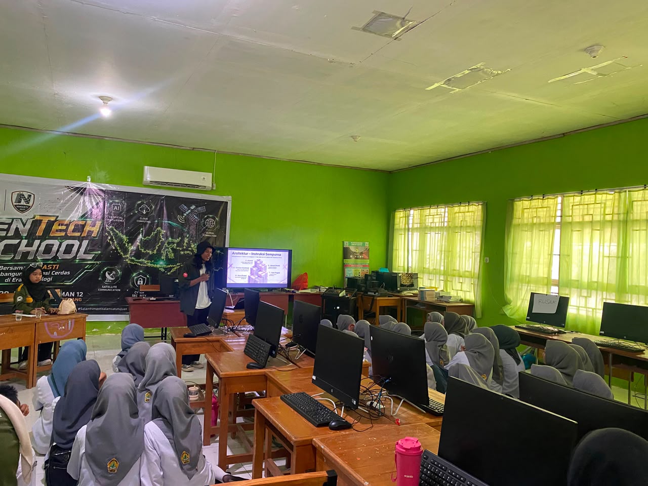 Tingkatkan Pemahaman Ihwal AI, HIMASTI Nobel Indonesia Berikan Edukasi untuk Siswa SMAN 12 Enrekang